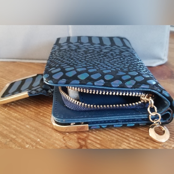 Colorful Iridescent Fold-up Wallet - Picture 3 of 8